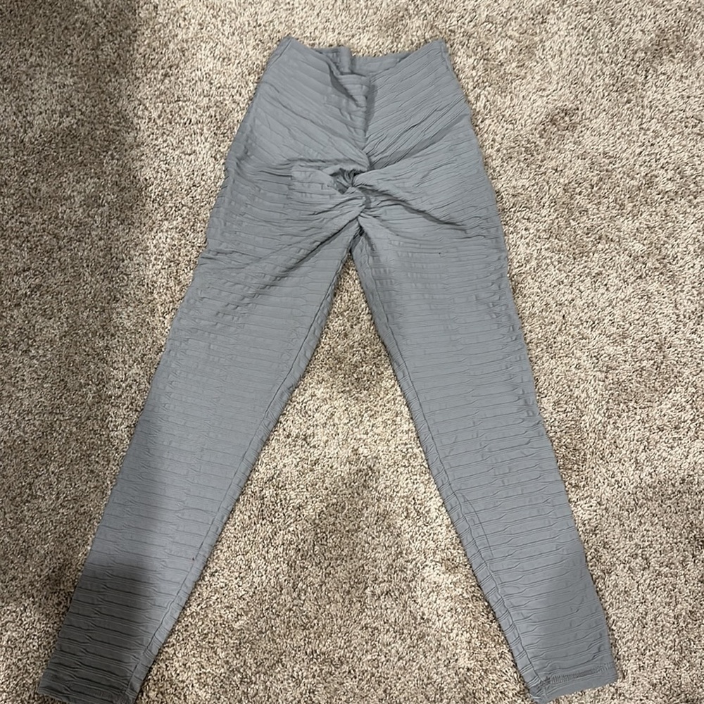 Amazon Gray High Rise Legging with Ruched Booty - Picture 3 of 3